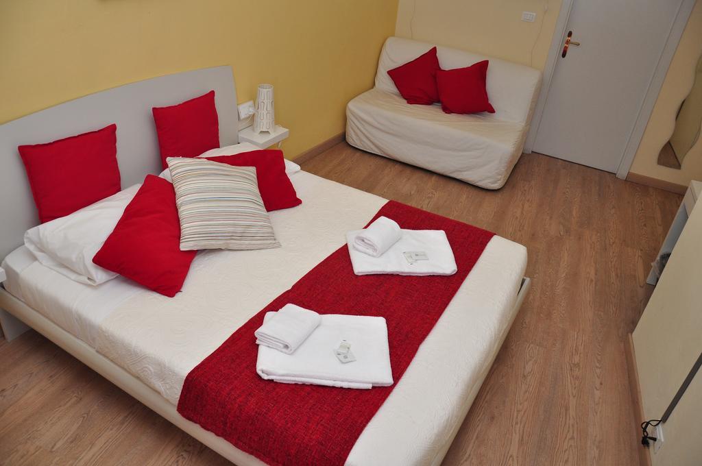 At Home Bed And Breakfast Лукка Екстер'єр фото
